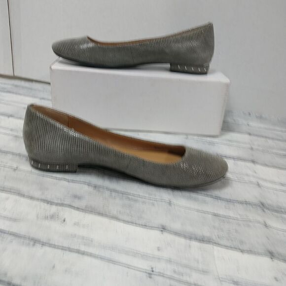 Calvin Klein Fridelle Shoe Womens SZ 8 Gray Faux Snakeskin Slip-on Silver Accent - Picture 2 of 10